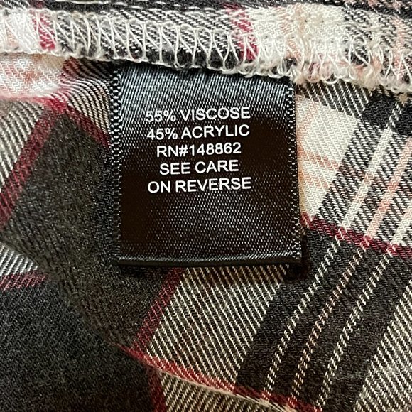 Women's Torrid Black White Red Plaid Long Sleeve Button Down Shirt Size 1 - Picture 6 of 6